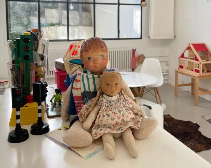 Puppen und Spielsachen für die Sprachtherapie mit Kindern